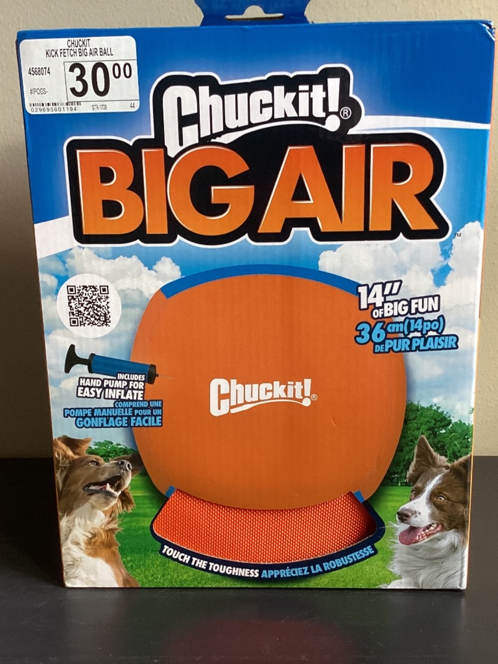NEW Chuck It! Big Air 14” Ball Dog Toy Includes Hand Pump NIB!